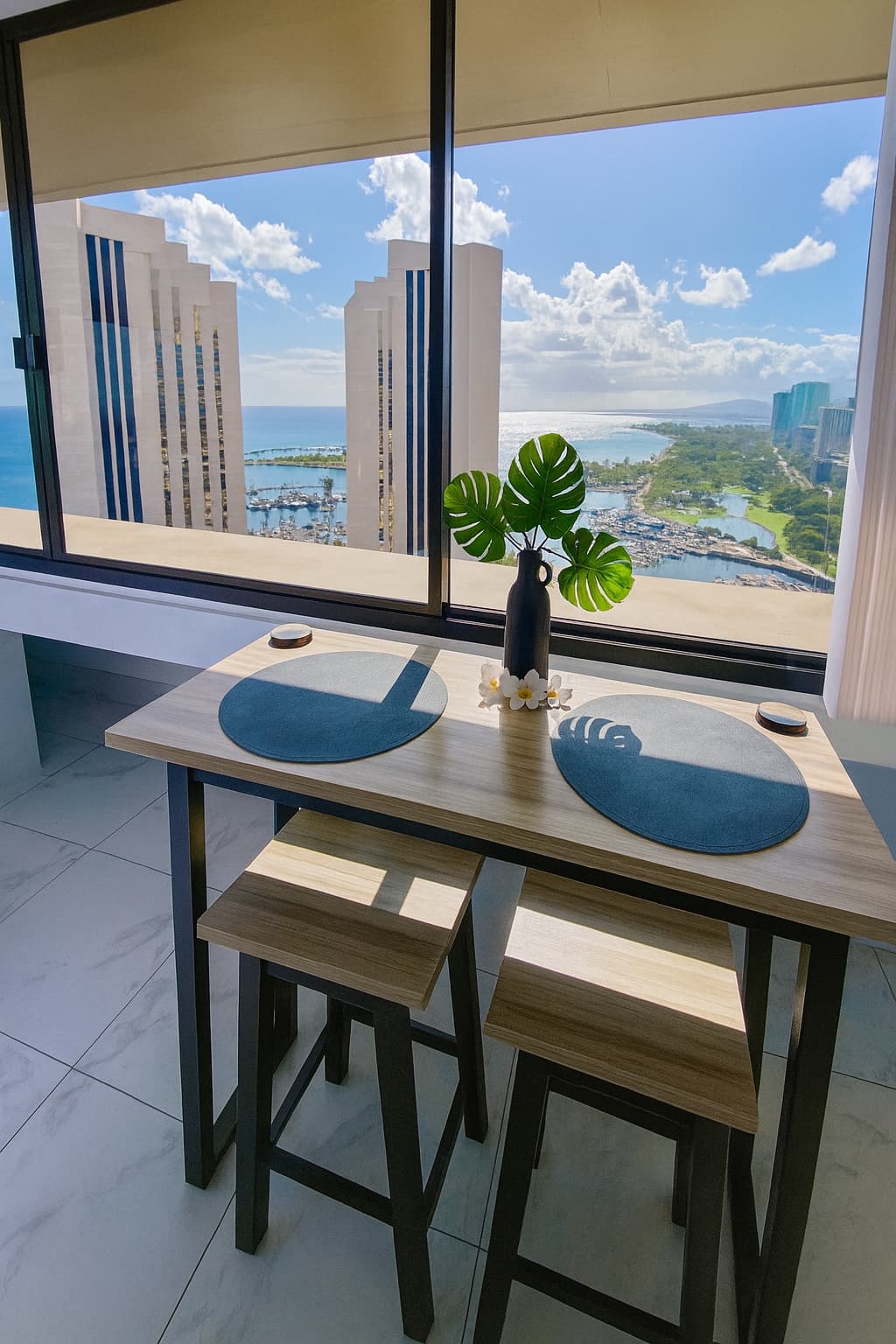 Condo in Honolulu · ★4.69 · 1 bedroom · 2 beds · 1 private bath - Photo 1
