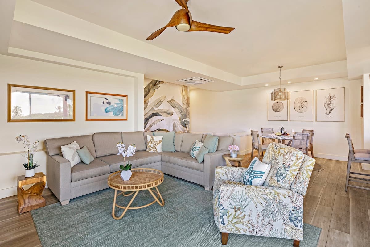 Chic Coastal Living in the Heart of Wailea - Photo 4