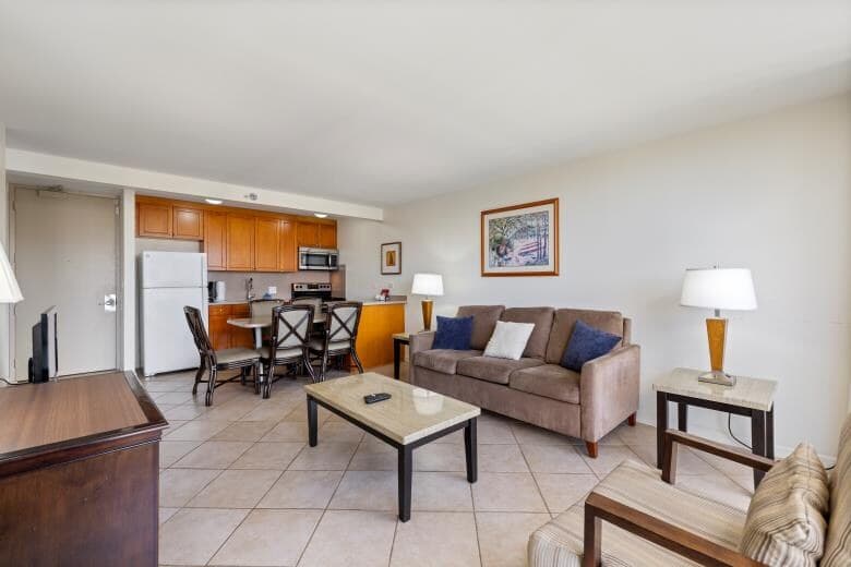Brand New Listing Waikiki Condo Pool/Gym & Parking - Photo 4
