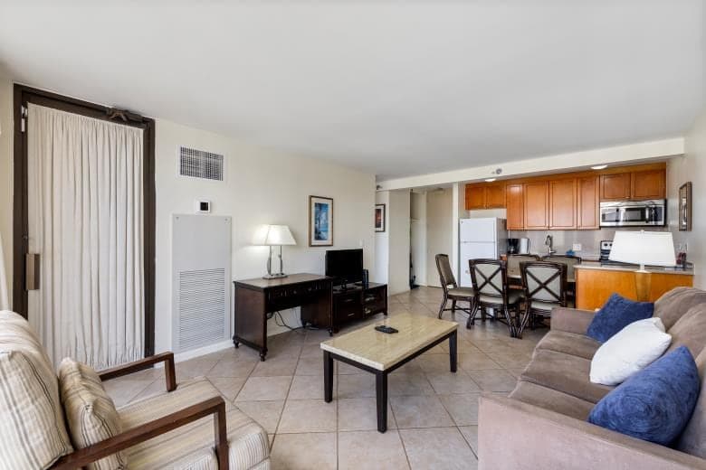 Brand New Listing Waikiki Condo Pool/Gym & Parking - Photo 3