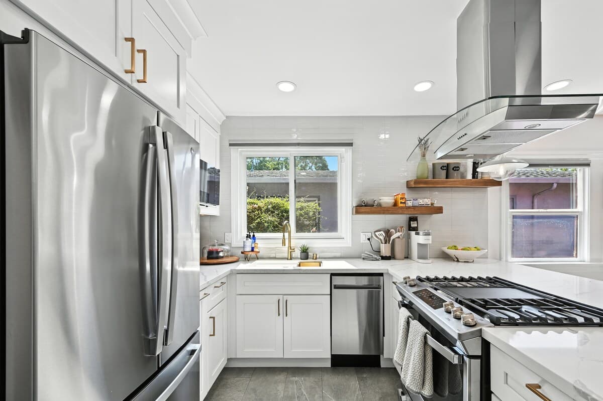 Mid-Century Modern Retreat, HGTV Kitchen - Photo 2