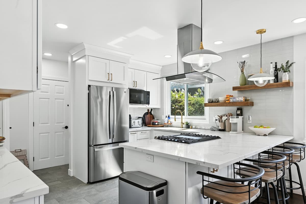 Mid-Century Modern Retreat, HGTV Kitchen - Photo 3