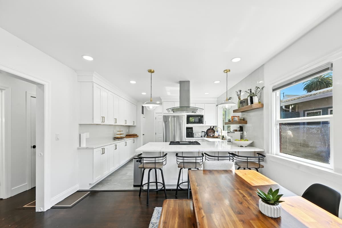 Mid-Century Modern Retreat, HGTV Kitchen - Photo 5