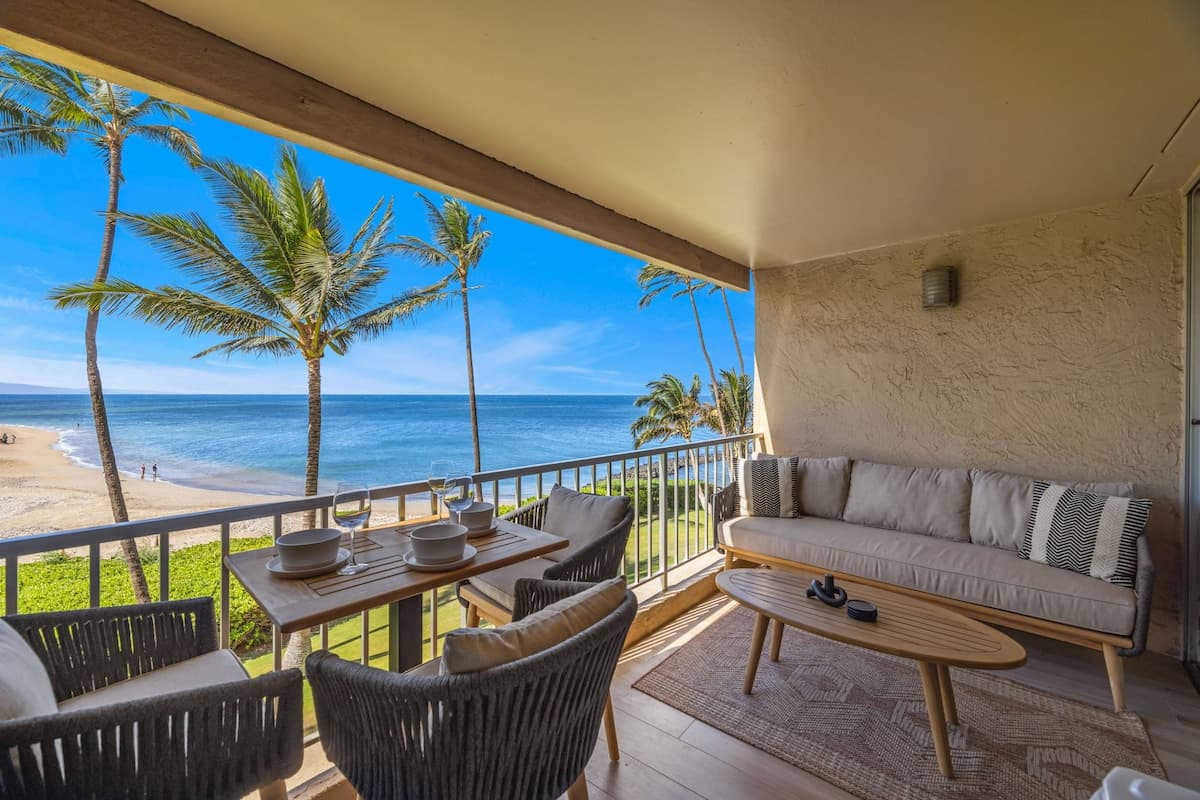 Condo in Kihei · ★4.82 · 2 bedrooms · 4 beds · 2 baths - Photo 4