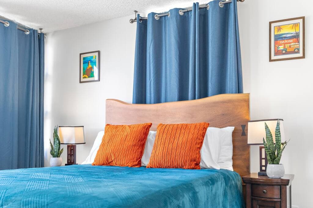 7th Fl Waikiki Banyan | Parking | Mtn View - Photo 1