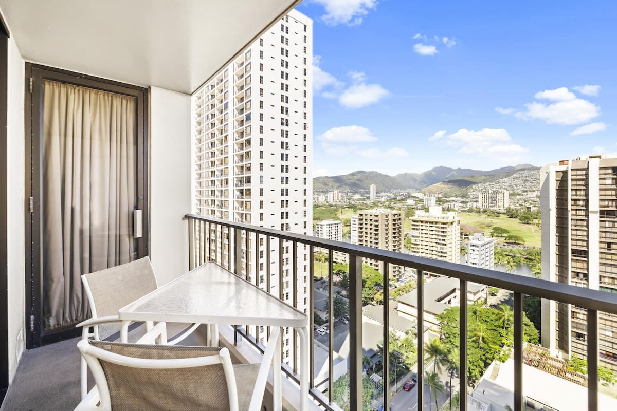 23rd Fl Waikiki Sunset | Pool | Parking | Mtn View - Photo 4