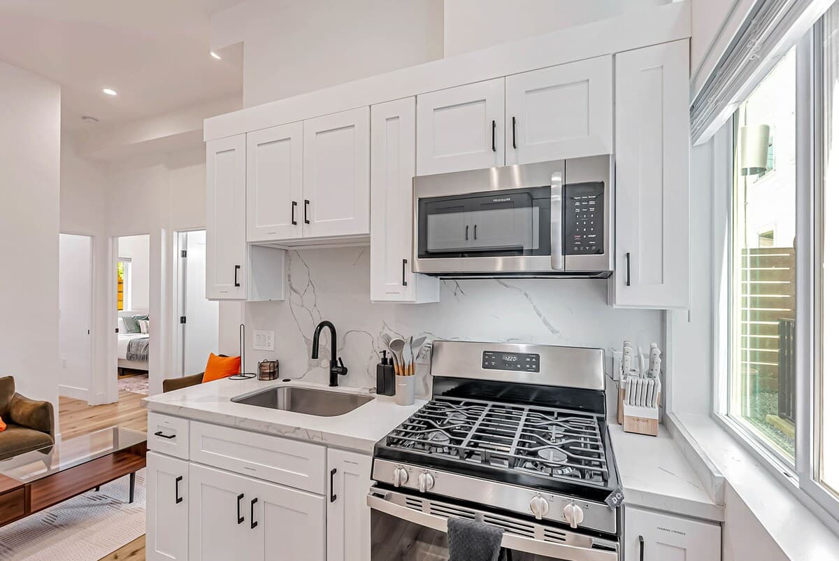 Modern 5BR Steps to UC Berkeley & BART - Photo 4