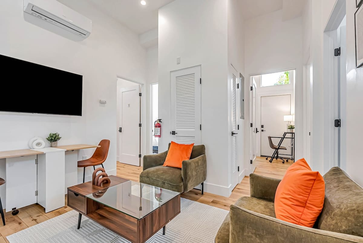 Modern 5BR Steps to UC Berkeley & BART - Photo 1
