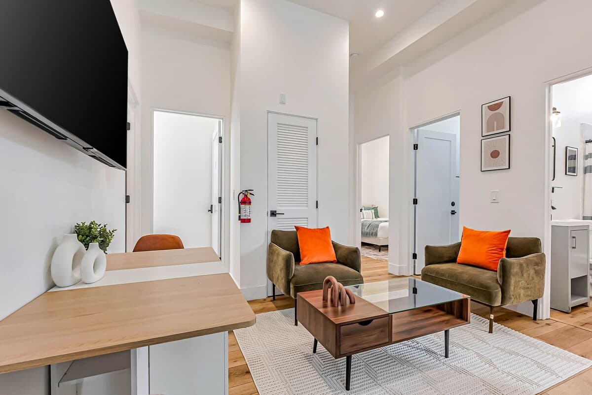 Modern 5BR Steps to UC Berkeley & BART - Photo 2
