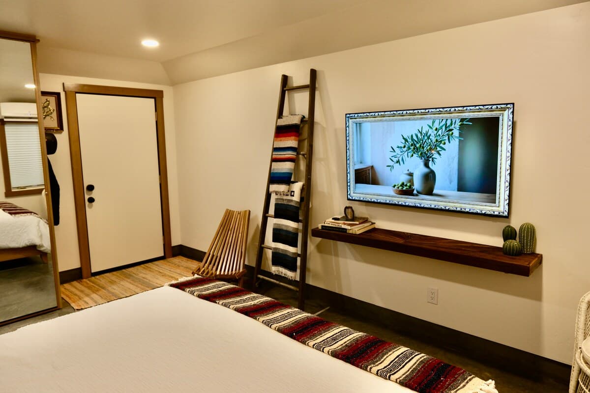 Casa Verde XL Private Downstairs Suite + Loft - Photo 2