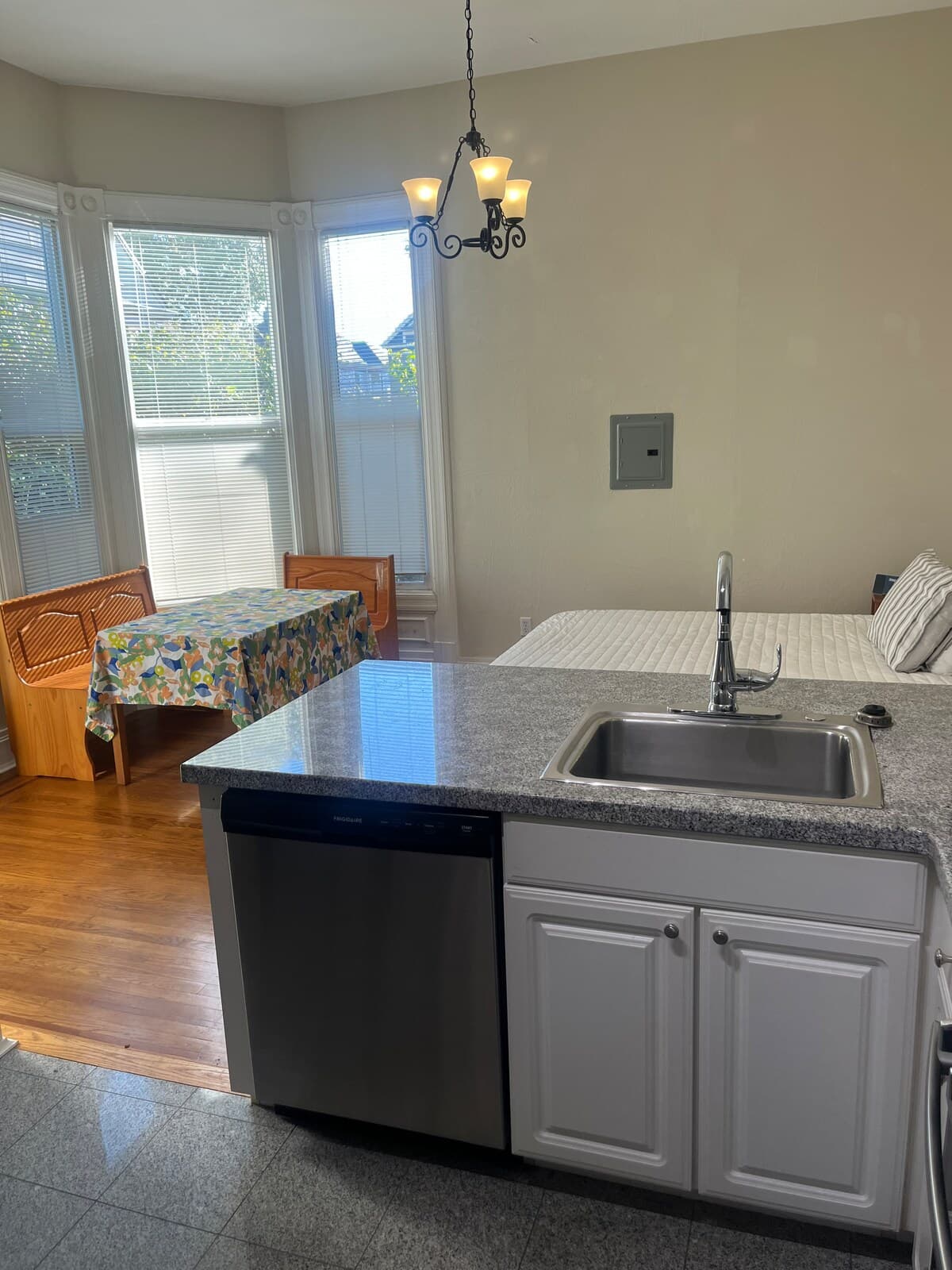 Spacious Alameda Studio! – Near SF - Photo 5