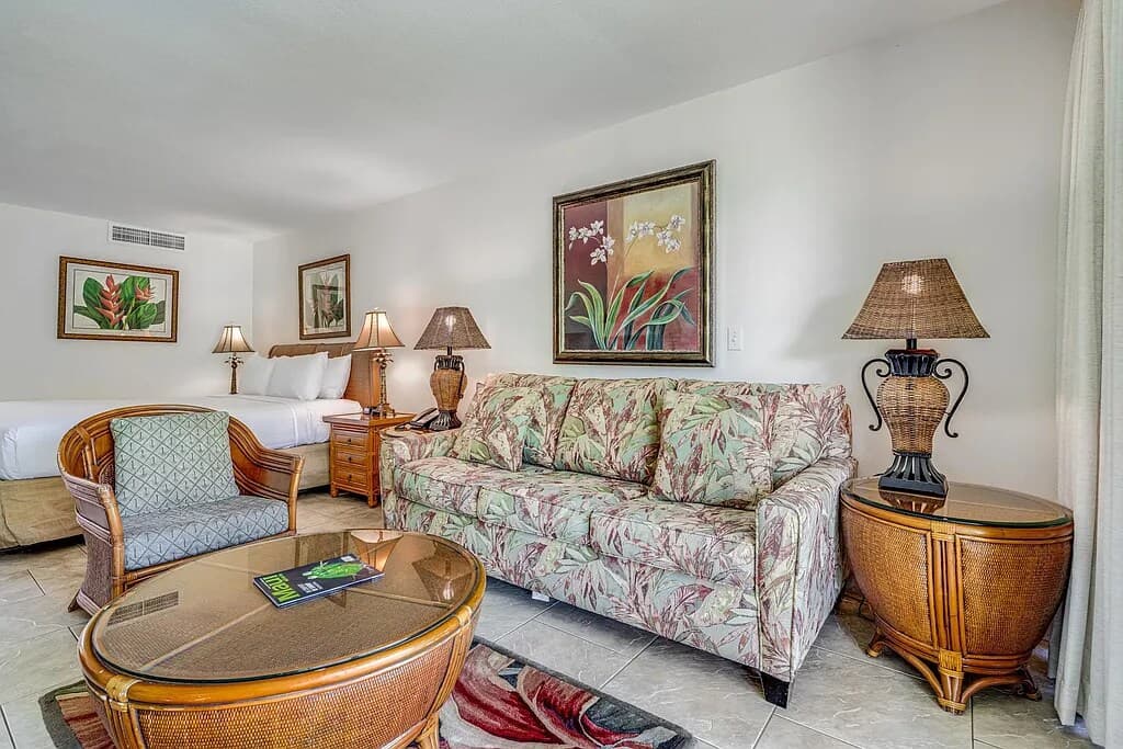 Condo in Lahaina · ★4.75 · 1 bedroom · 2 beds · 1 bath - Photo 2