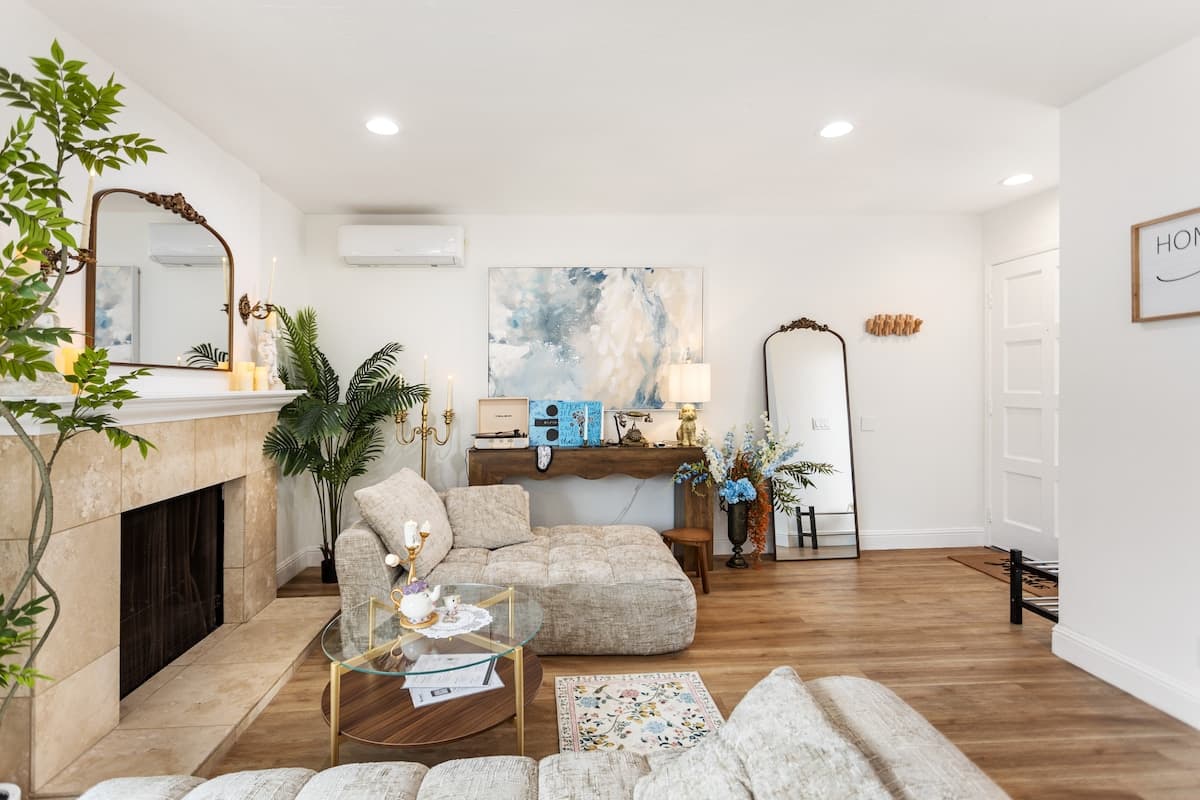 Peaceful 3BR Duplex with Romantic Backyard, AC - Photo 5