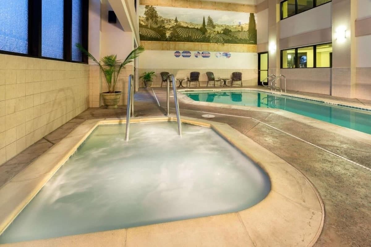 Napa Hotel 2 Rooms for Groups, Near Wineries - Photo 1