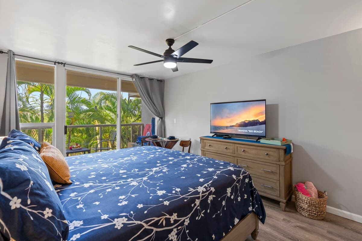 Cozy Hotel-Style Studio Room + Private Lanai w/AC - Photo 4