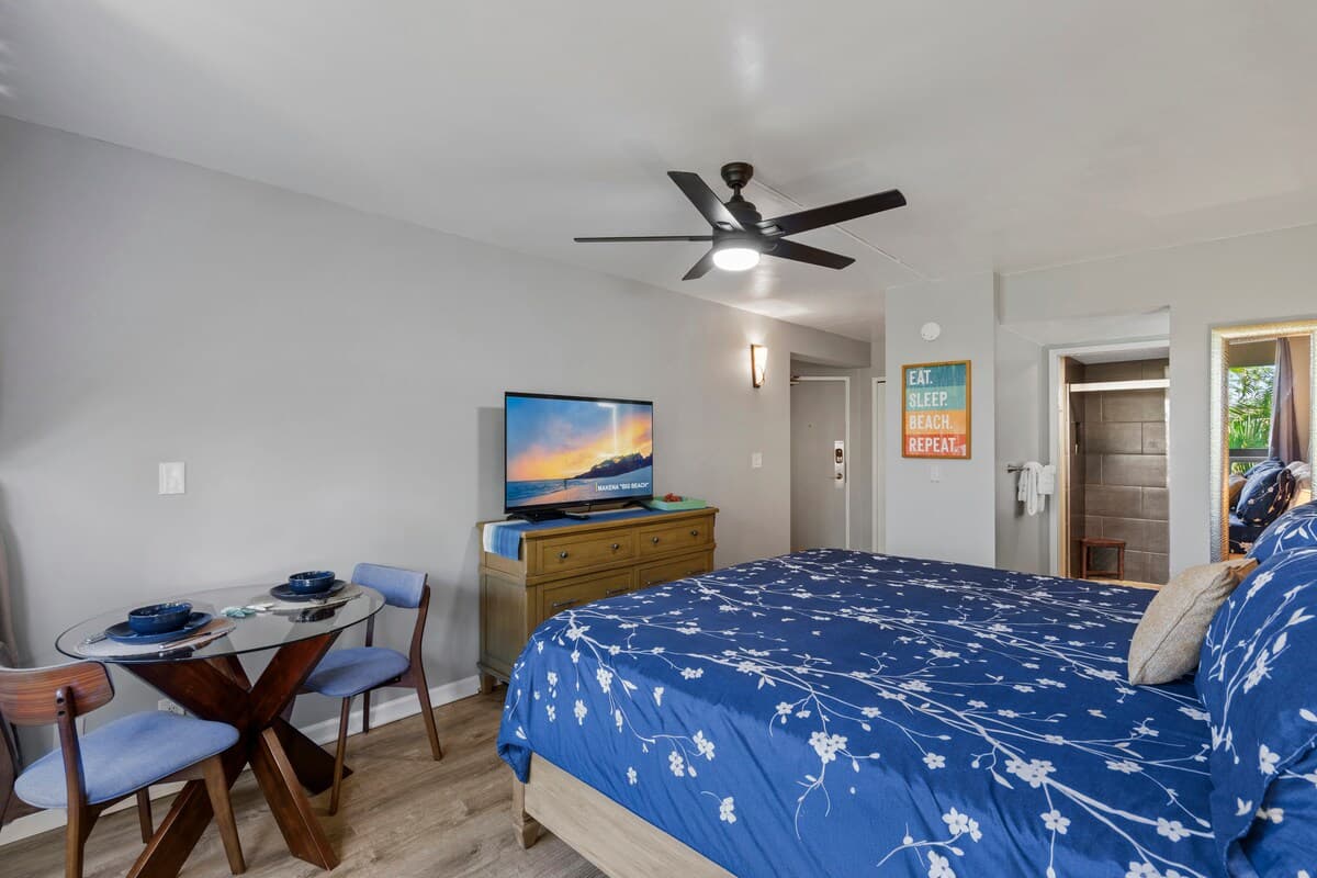 Cozy Hotel-Style Studio Room + Private Lanai w/AC - Photo 3