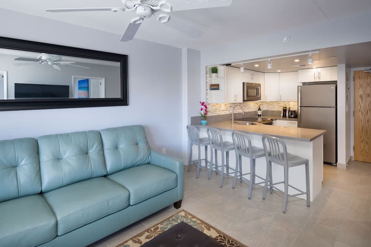 Condo in Honolulu · ★4.78 · 1 bedroom · 2 beds · 1 private bath - Photo 3