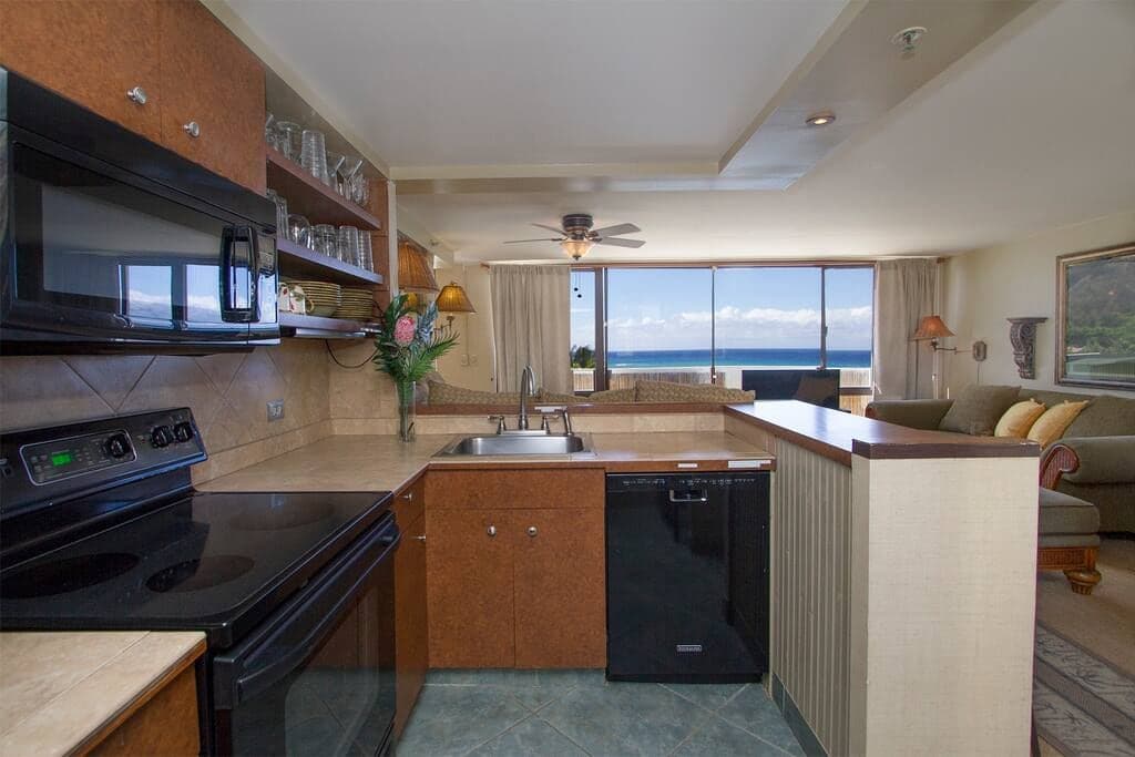 Hotel in Honolulu · ★4.6 · 2 bedrooms · 2 beds · 1 private bath - Photo 2
