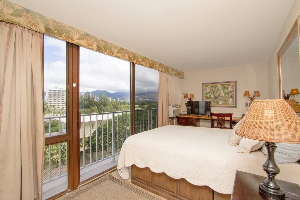 Hotel in Honolulu · ★4.6 · 2 bedrooms · 2 beds · 1 private bath - Photo 4