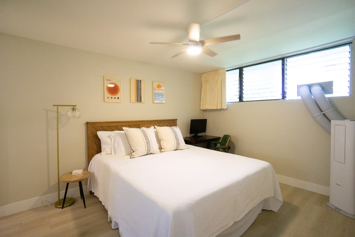 OCEAN FRONT modern 2BR 2BA, king bed, beach, pool! - Photo 1