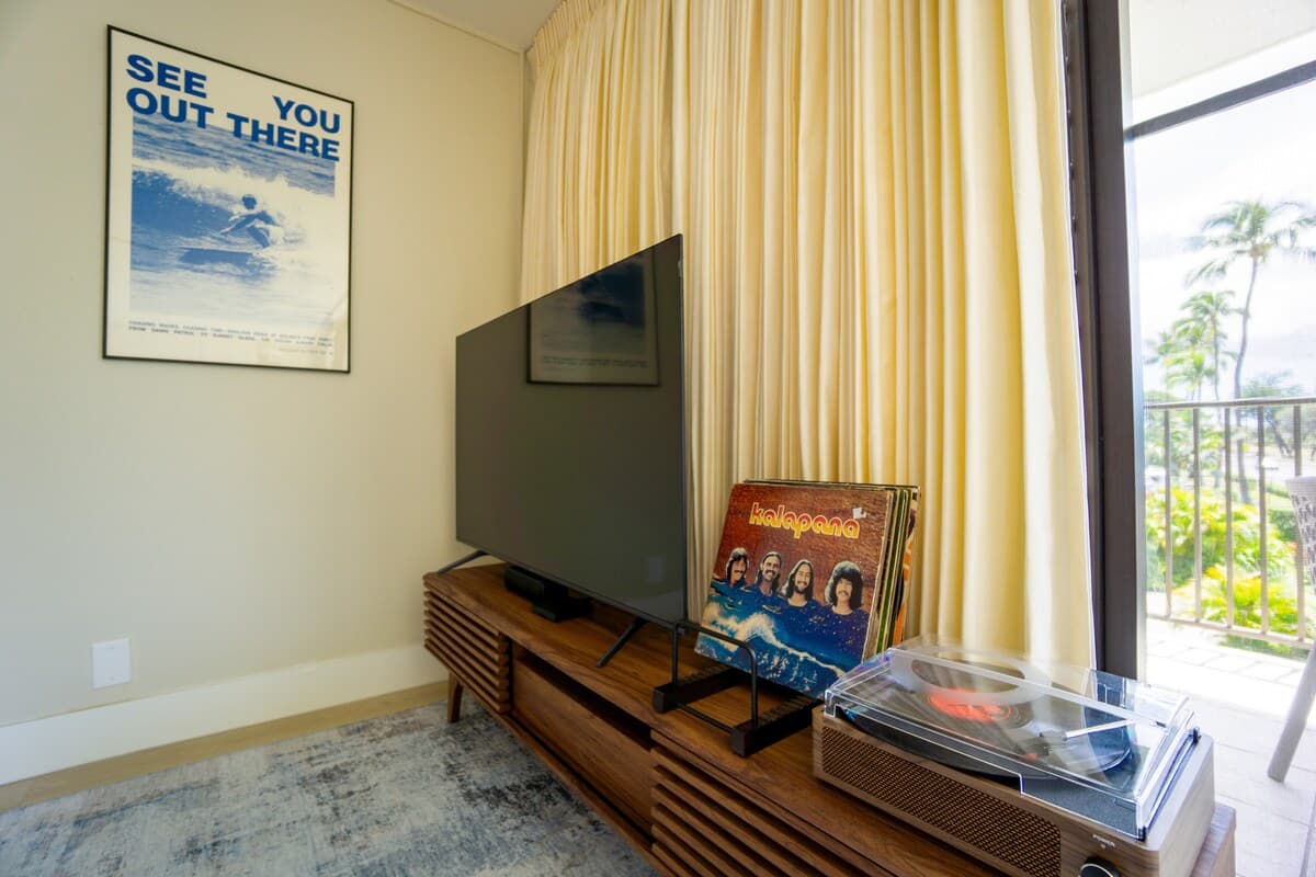 OCEAN FRONT modern 2BR 2BA, king bed, beach, pool! - Photo 5
