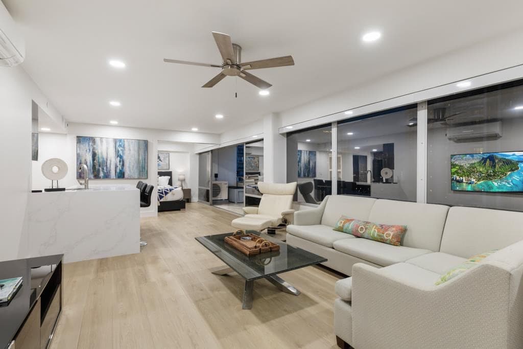 Condo in Honolulu · ★4.96 · 2 bedrooms · 3 beds · 2 private baths - Photo 4