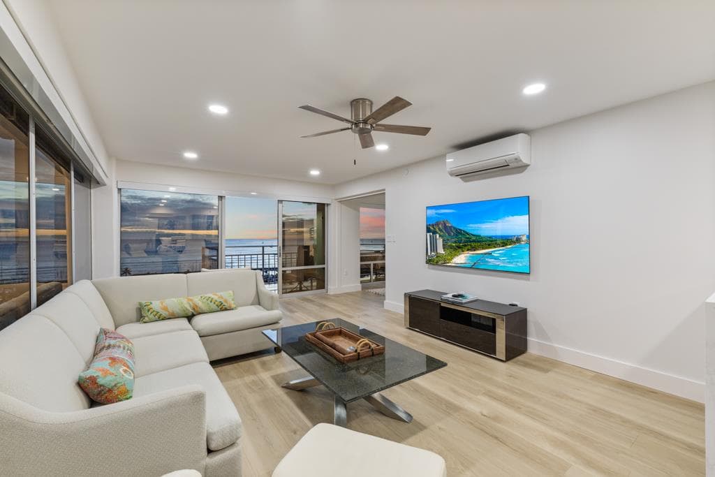 Condo in Honolulu · ★4.96 · 2 bedrooms · 3 beds · 2 private baths - Photo 2