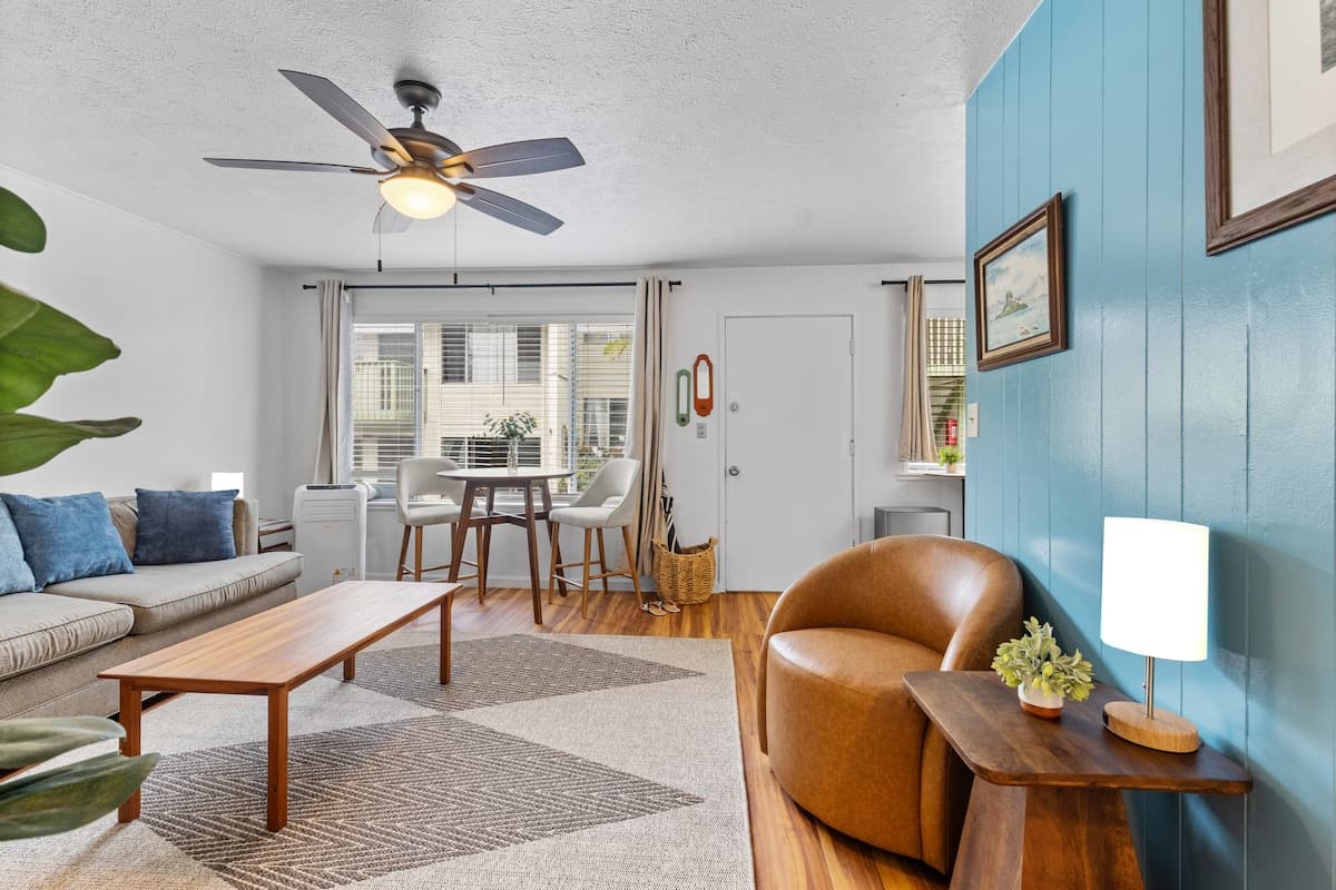 Condo in Hilo · ★4.81 · 2 bedrooms · 3 beds · 1 private bath - Photo 4