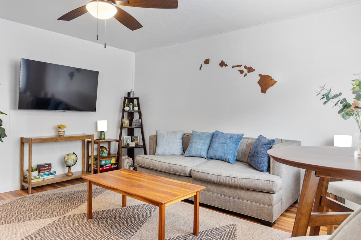 Condo in Hilo · ★4.81 · 2 bedrooms · 3 beds · 1 private bath - Photo 3