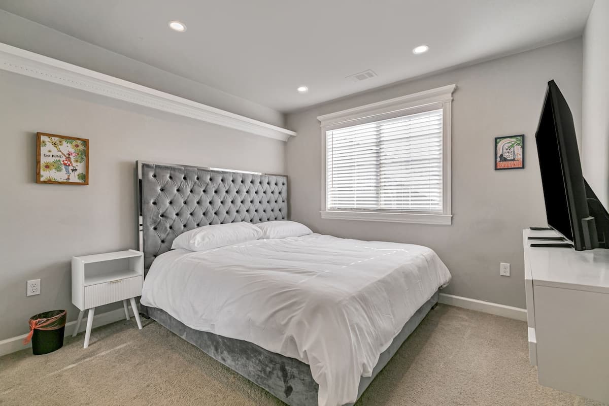 Custom-Built 6BR Near SAP Center & Tech Hubs - Photo 3