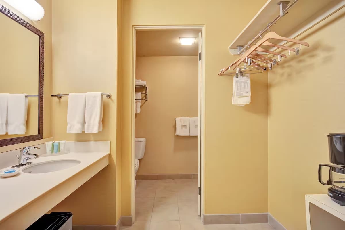 Hotel in Hilo · ★4.75 · 1 bedroom · 1 private bath - Photo 5