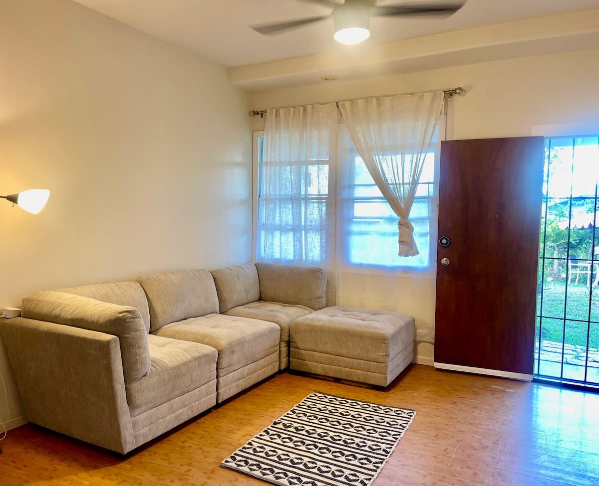 Home in Hilo · ★5.0 · 3 bedrooms · 3 beds · 1 private bath - Photo 2