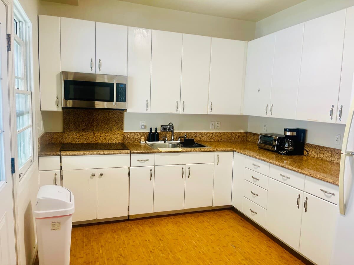 Home in Hilo · ★5.0 · 3 bedrooms · 3 beds · 1 private bath - Photo 5