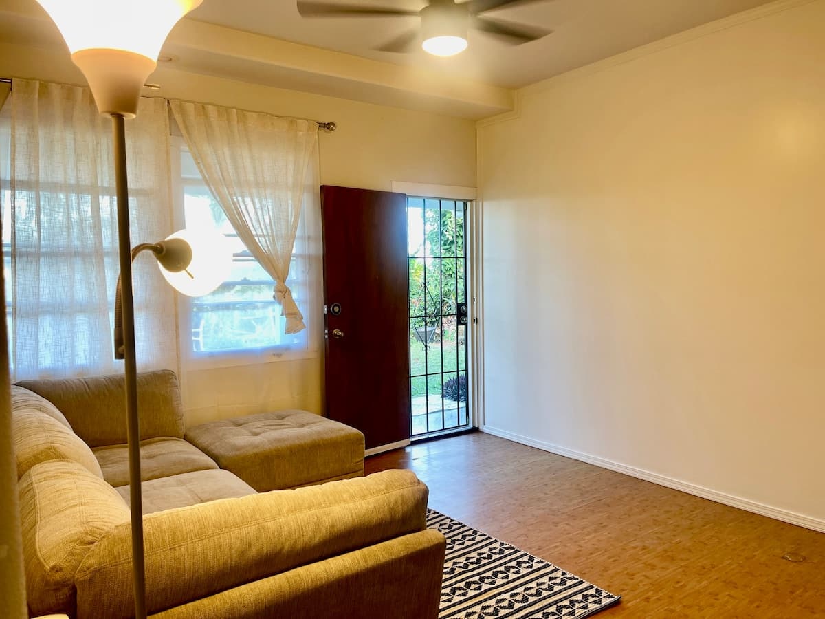 Home in Hilo · ★5.0 · 3 bedrooms · 3 beds · 1 private bath - Photo 3
