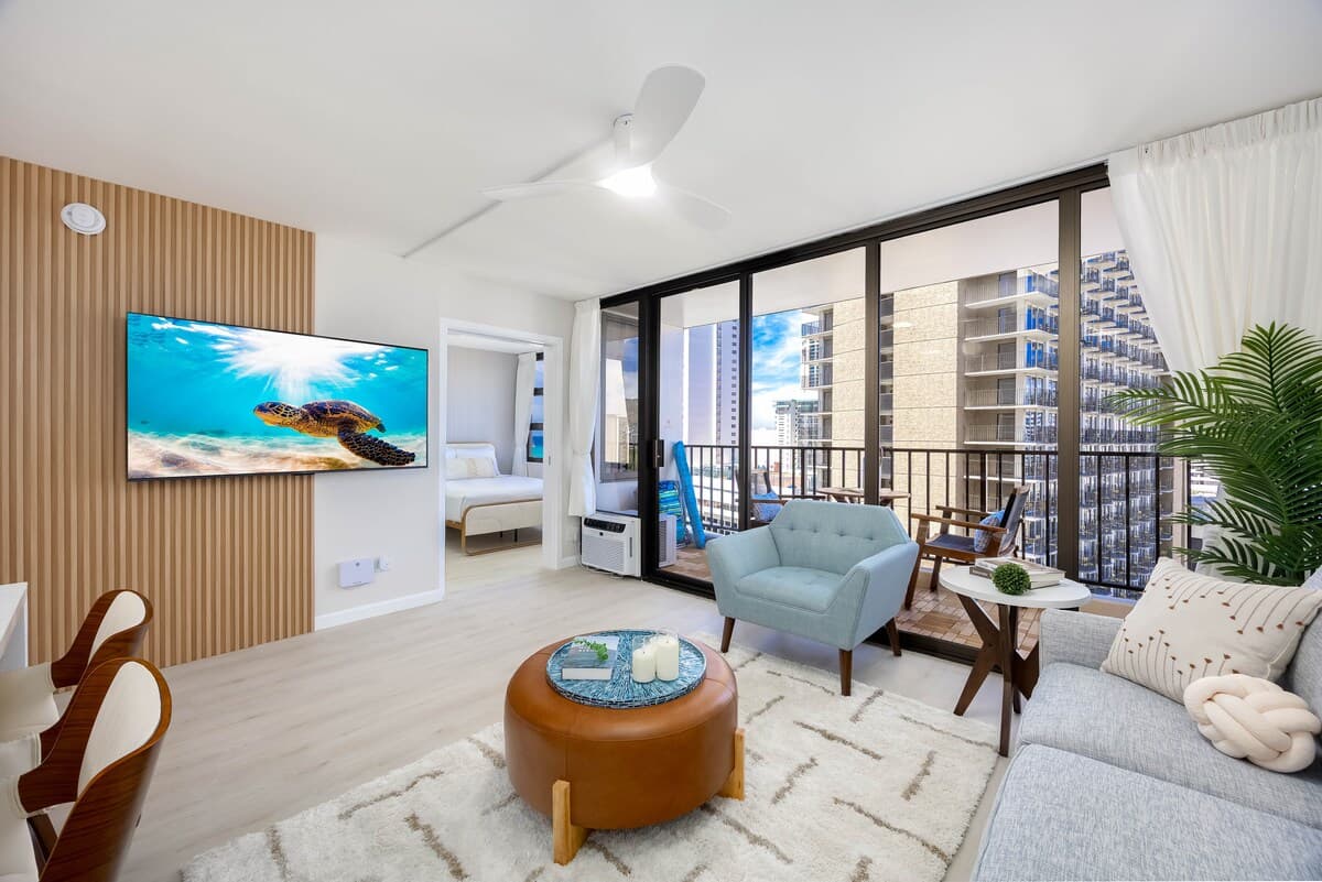 Waikiki condo w/ ocean view & beach access - Photo 3