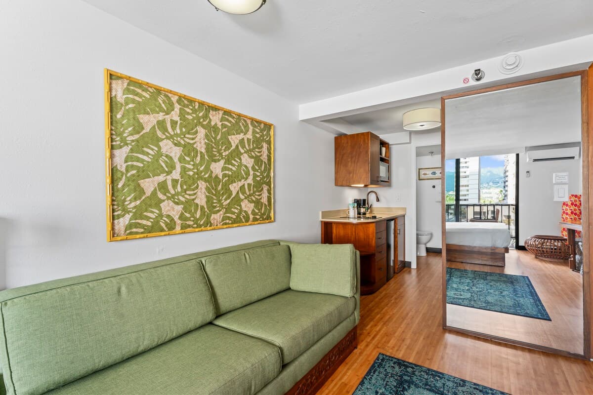 Condo in Honolulu · ★4.5 · Studio · 2 beds · 1 private bath - Photo 1
