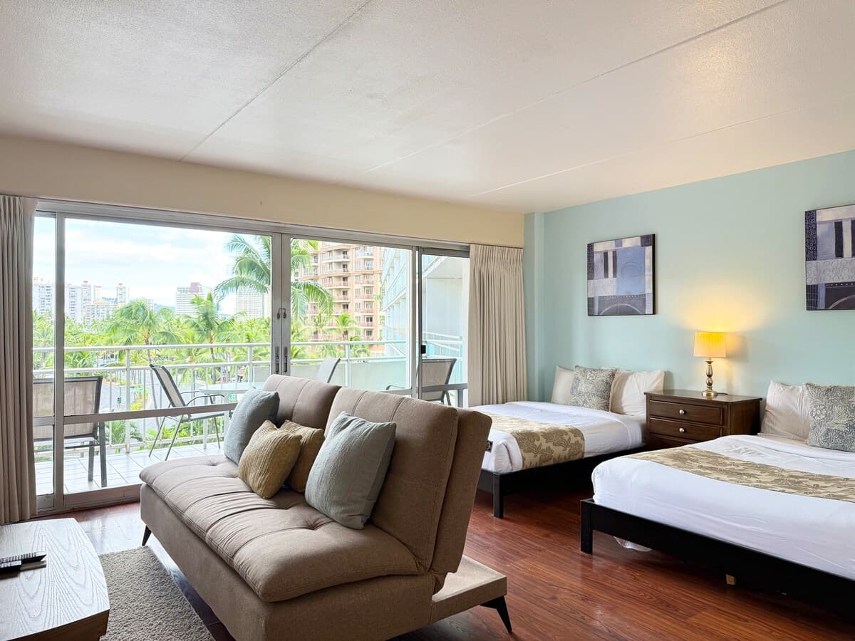 Large Studio with Full Kitchen at Ilikai Hotel - Photo 4