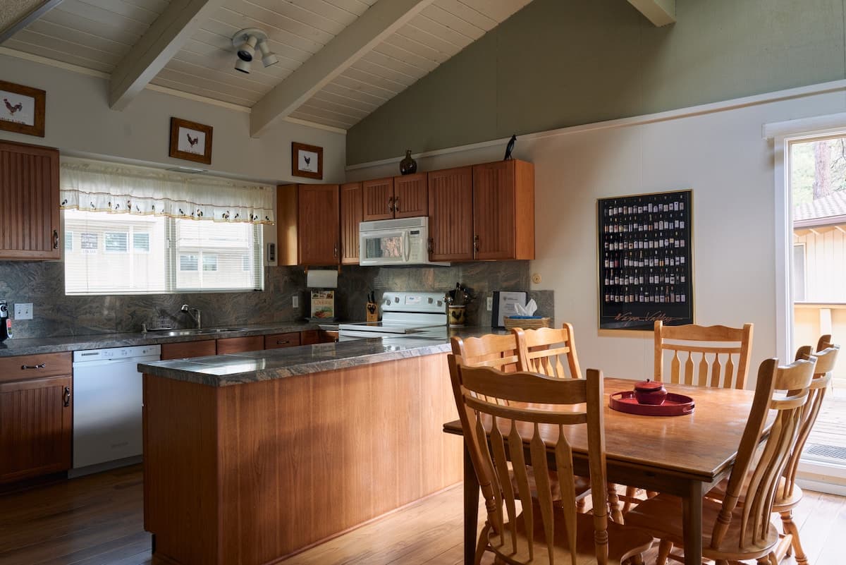 Relaxing condo near Diamond Peak - Photo 4