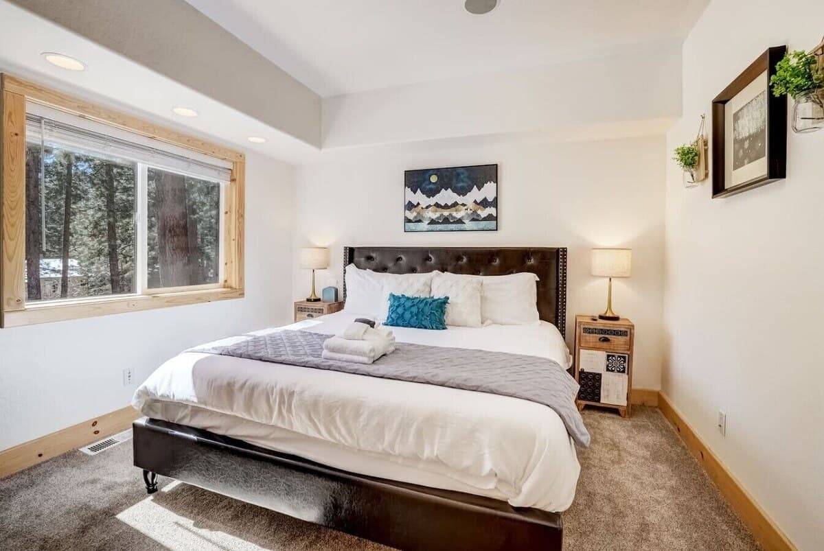 Home in Zephyr Cove · ★5.0 · 4 bedrooms · 6 beds · 4.5 private baths - Photo 4
