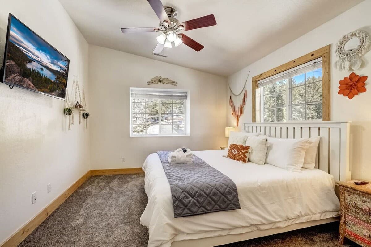 Home in Zephyr Cove · ★5.0 · 4 bedrooms · 6 beds · 4.5 private baths - Photo 3
