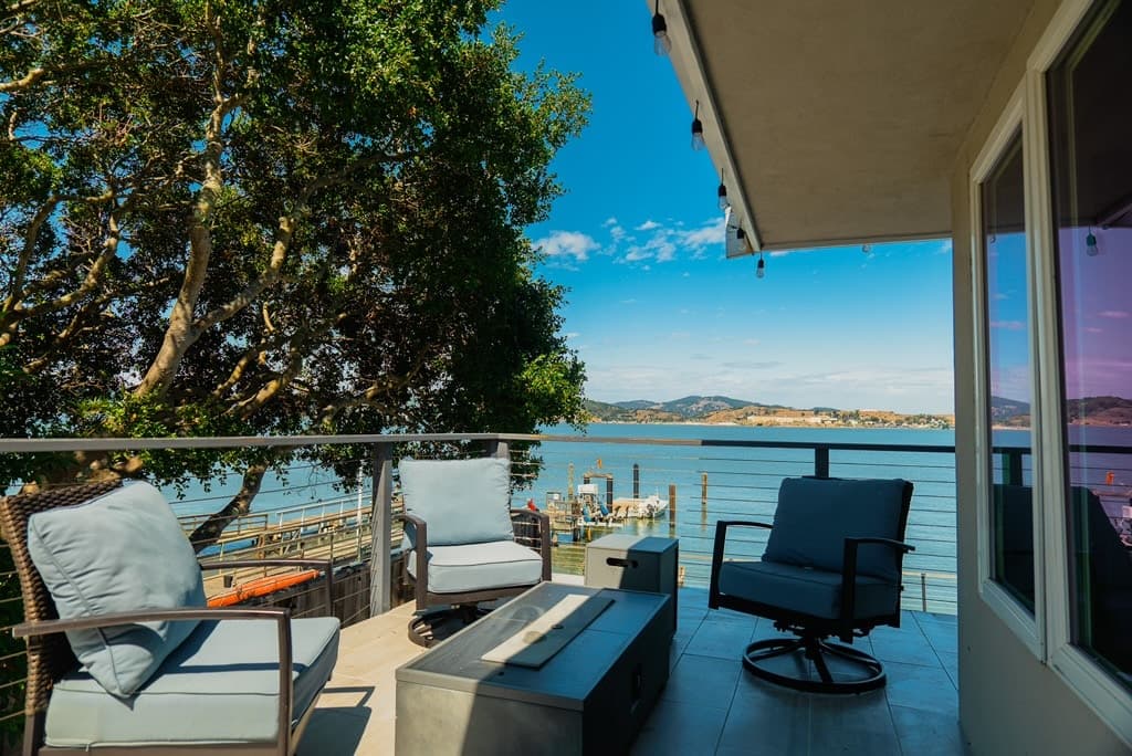 Luxury Waterfront Villa with Pool & Hot Tub - Photo 4