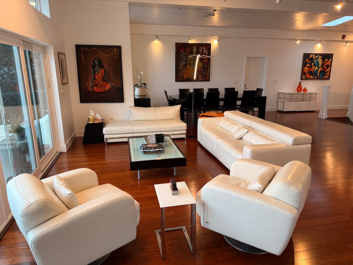 Luxury Waterfront Villa with Pool & Hot Tub - Photo 3