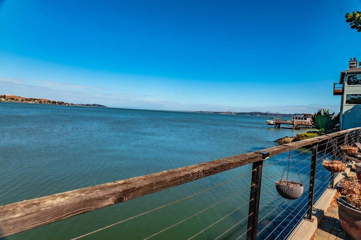 Luxury Waterfront Villa with Pool & Hot Tub - Photo 5