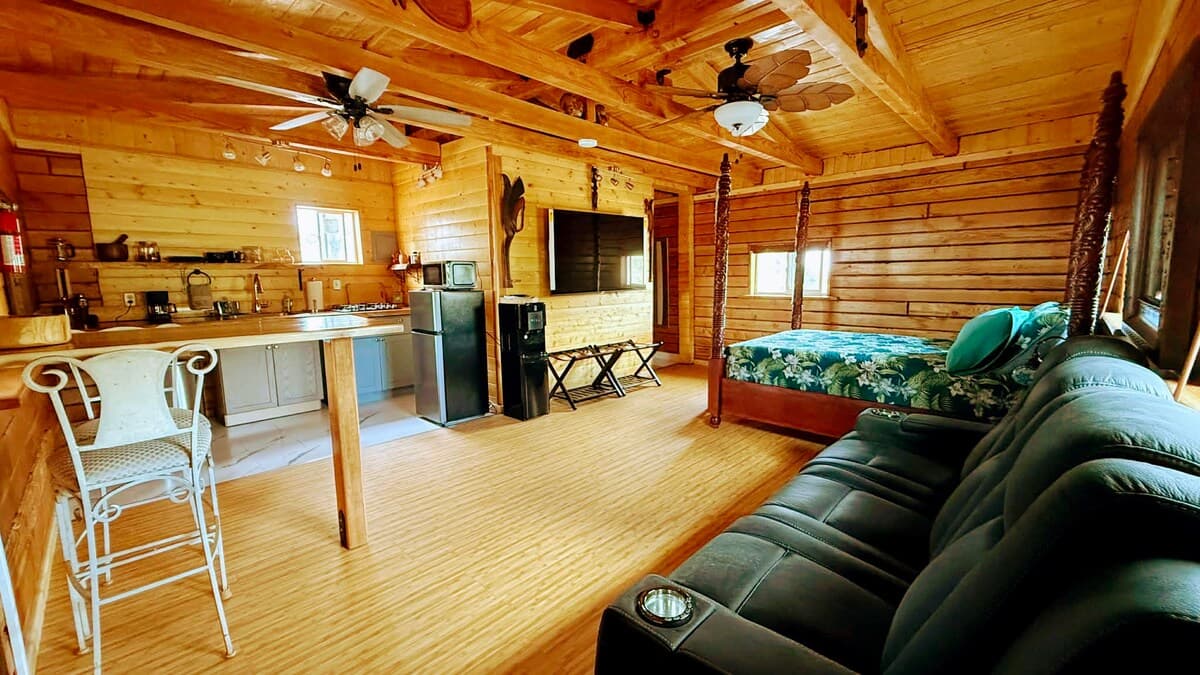 Cabin in Ocean View · ★4.94 · 1 bedroom · 1 bed · 1 private bath - Photo 3