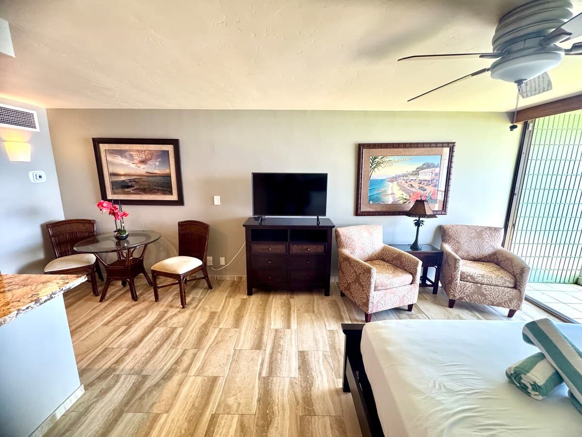 Lahaina Shores Beachfront OceanView TropicalEscape - Photo 4