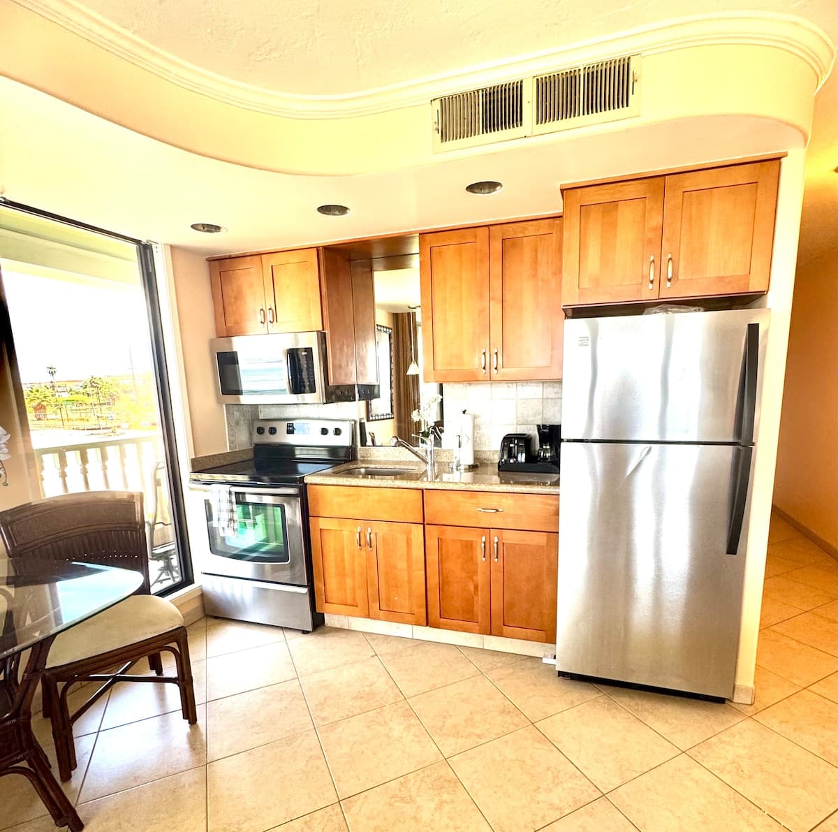 Lahaina Shores Luxe Beachfront Ocean View 2 Lanais - Photo 3