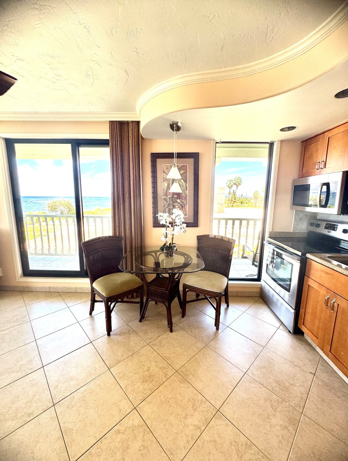 Lahaina Shores Luxe Beachfront Ocean View 2 Lanais - Photo 2