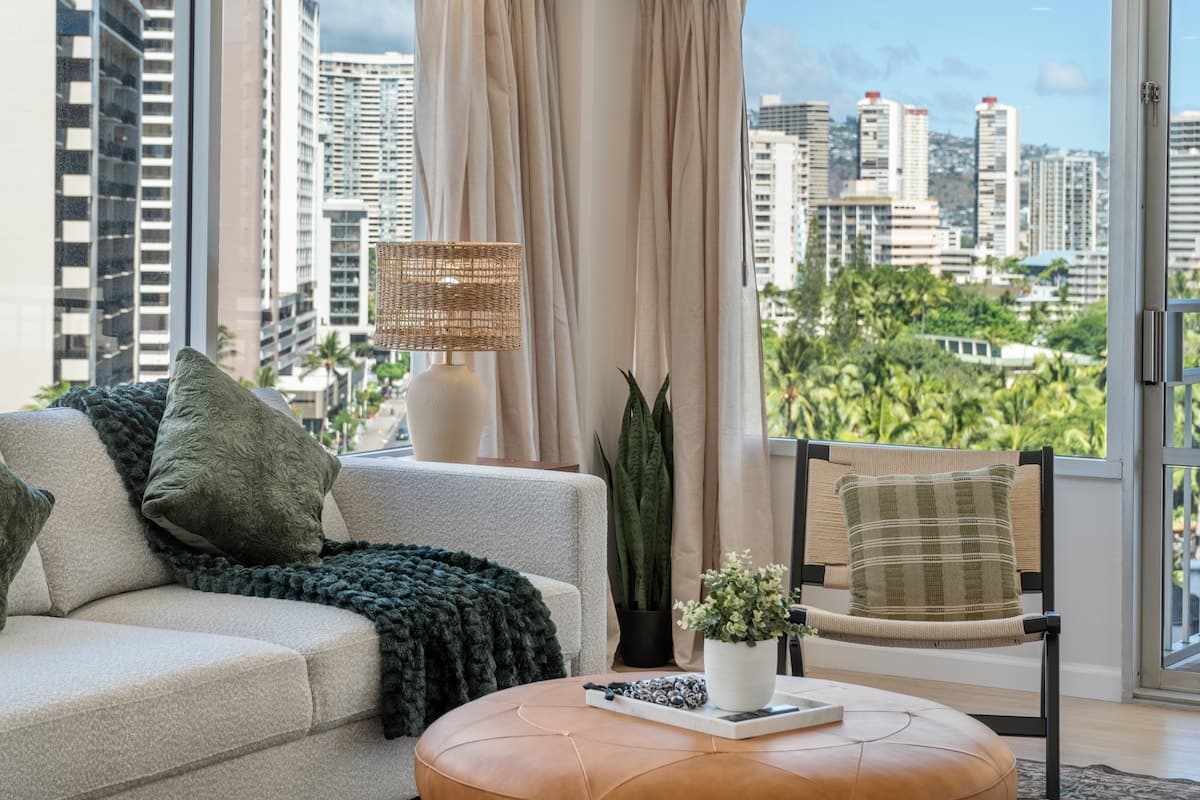 Fully Renovated Beautiful 2bdrm @ Ilikai - Photo 2