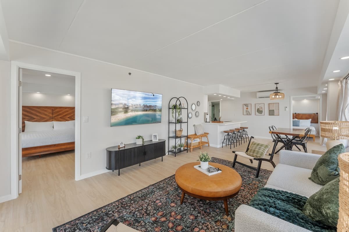 Fully Renovated Beautiful 2bdrm @ Ilikai - Photo 5
