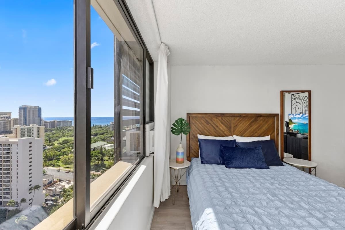 Cozy Waikiki Home Base | Great Views & Location - Photo 2